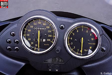 BMW R 1100 S Boxer Cup Replica : à bord