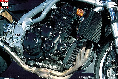 Triumph Speed Triple 955i : moteur