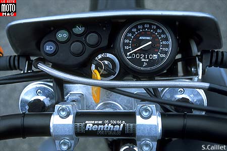 CCM 604 e Supermoto : à bord