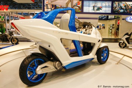 Sym présente un concept de 3-roues électrique : l’EX3. Long et large, charmera-t-il la clientèle urbaine...
