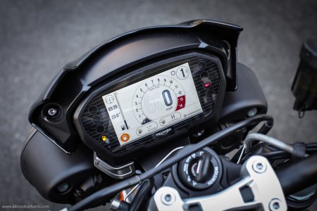 Triumph Street Triple RS : une tablette de bord !