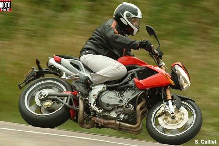 Essai : Benelli 1130 TNT : position