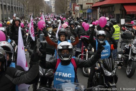 Toutes en moto 2013 Paris : service d’ordre féminin