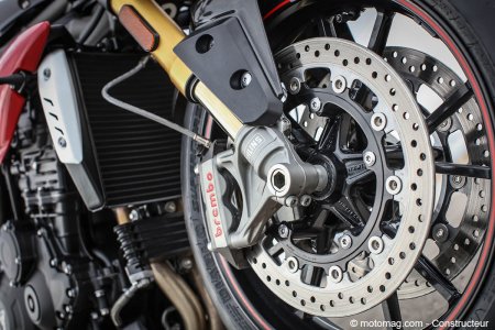 Triumph Speed Triple 1050 R : freinage à la hauteur
