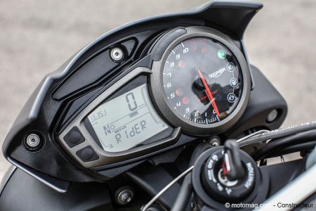 Triumph Speed Triple 1050 R : compte-tours à aiguille