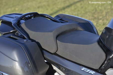 Yamaha FJR 1300 : large selle