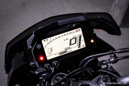 Yamaha MT-10 : écran LCD carré…