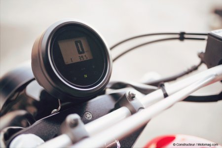 Yamaha SCR 950 : compteur sobre