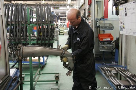 Visite de l’usine MBK à Saint-Quentin : contrôle cadre