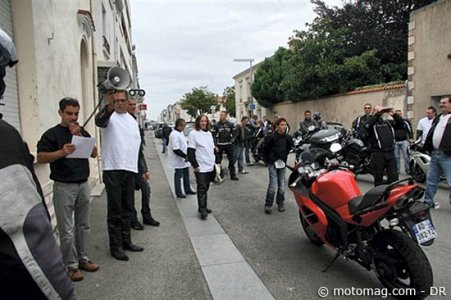 Anti-CT moto - la Roche-sur-Yon : point information