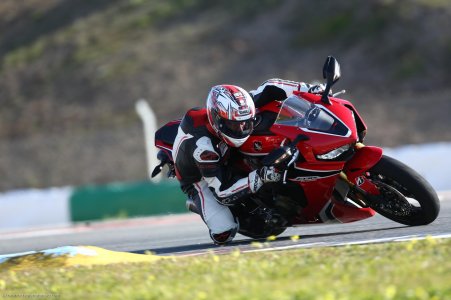 Honda CBR 1000 RR : stabilité et agilité