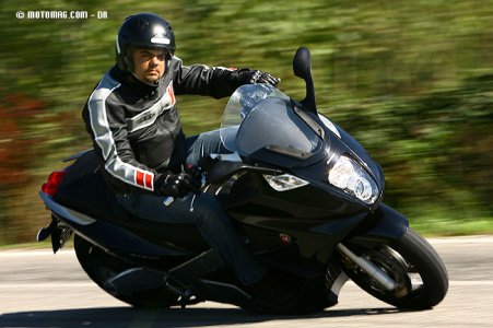 Gilera GP 800 : braquage
