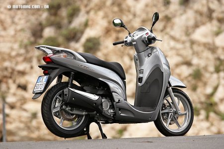 Essai Honda SH 300 i : : frein arrière