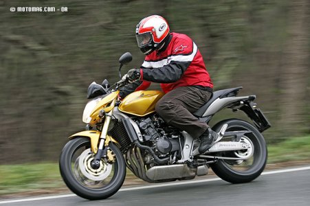 Essai Honda CB F 600 Hornet : position