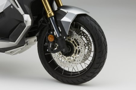 Honda X-ADV : train avant de moto