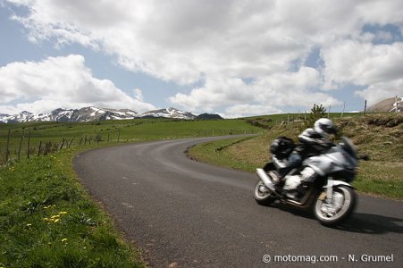 Auvergne, volcans, nature et envie de balade à moto