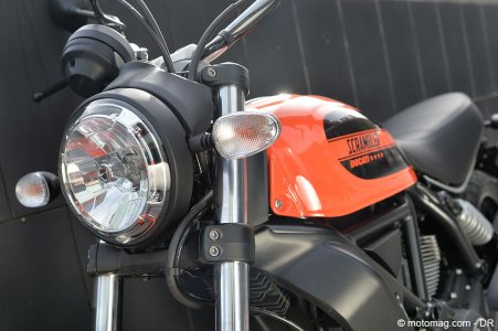 Ducati Scrambler Sixty2 : phare au look particulier