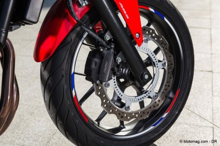Honda CB500F 2016 : un seul disque à l’avant