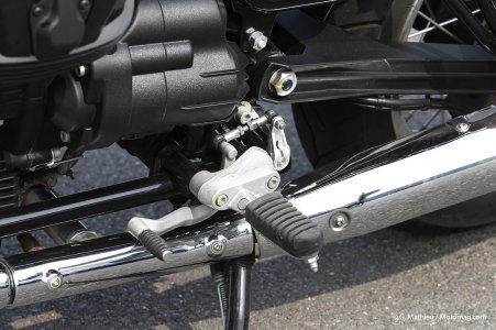 Moto Guzzi V7 III Special : platines en alu moulé