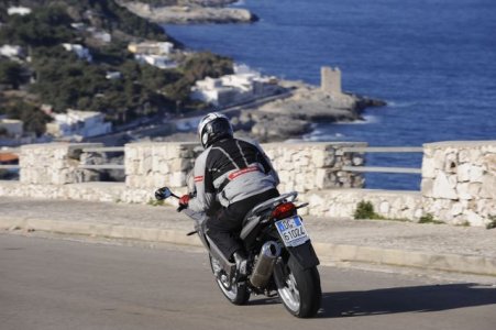 Pirelli Angel ST : test usage tourisme