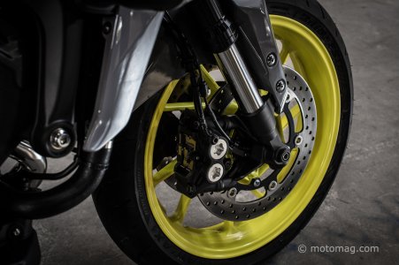 Yamaha MT-09 : freinage mordant