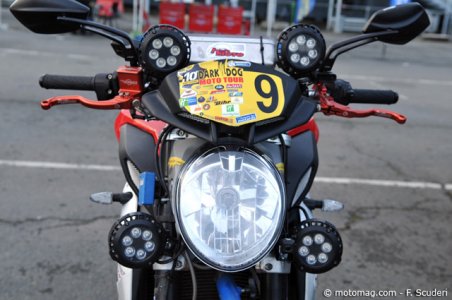 Moto Tour 2012 - étape 1 : éclairage supplémentaire