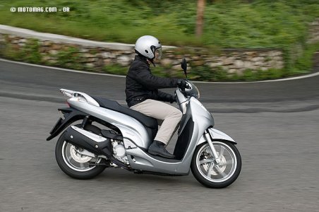 Essai Honda SH 300 i :  discret novateur