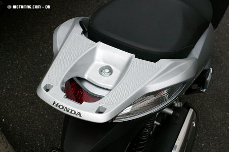 Essai Honda SH 300 i : un porte paquet