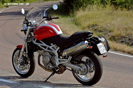 Moto Morini 9 1/2 : de noir vétue