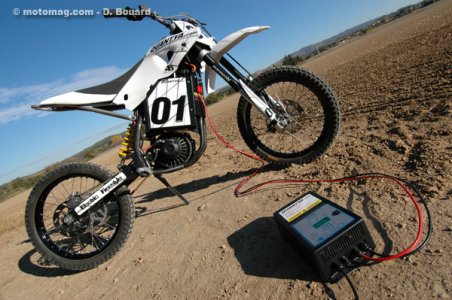 Quantya FMX électrique : charge