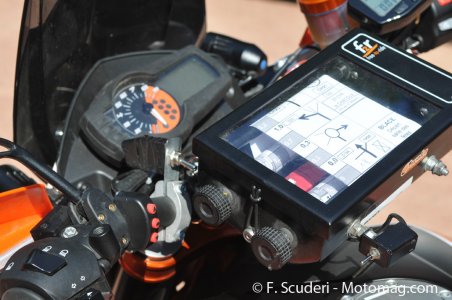 La KTM Duke 690 R de Florent Derrien : dérouleur électrique F2R