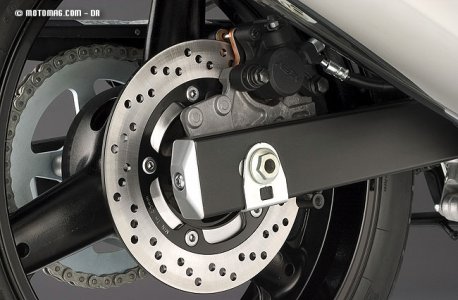 Suzuki GSX 650 F : frein AR