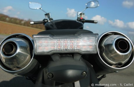 Essai Yamaha MT-01 (09) : arrière dépouillé