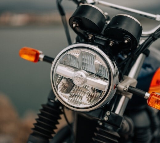 Royal Enfield 650 phare led {JPEG}