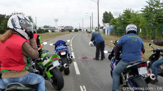 Contre le CT moto - Le Mans : nid-de-poule
