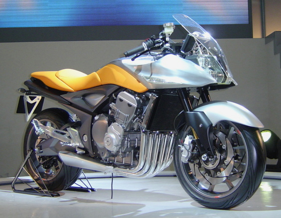 Suzuki Stratosphere 6 cylindres Katana Concept {JPEG}