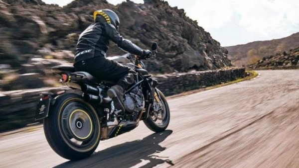 MV Agusta Rush 2021 virage {JPEG}
