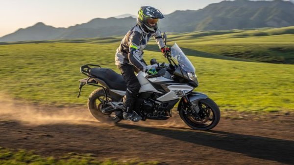 CFMoto 700 MT 2023 {JPEG}