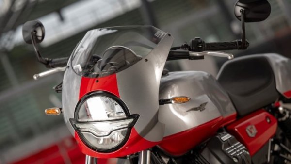 moto guzzi V7 Corsa {JPEG}