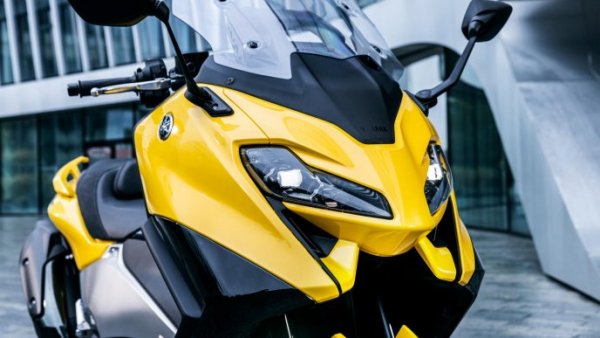 Yamaha Tmax 2022 {JPEG}