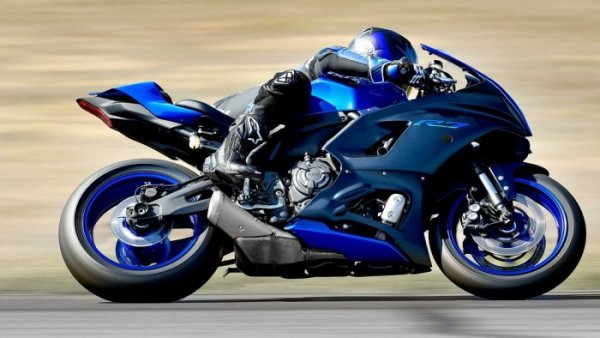 Yamaha R7 2021 profil piste {JPEG}