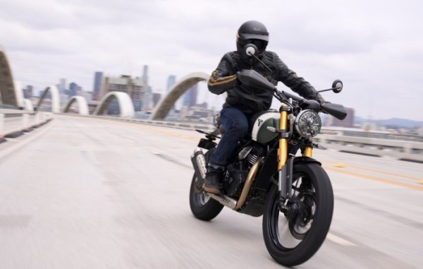 Triumph 400 ScramblerX {JPEG}