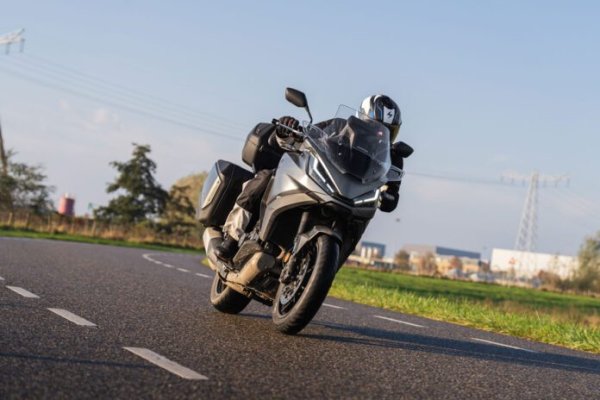 test Bridgestone Battlax Sport Touring T33 {JPEG}