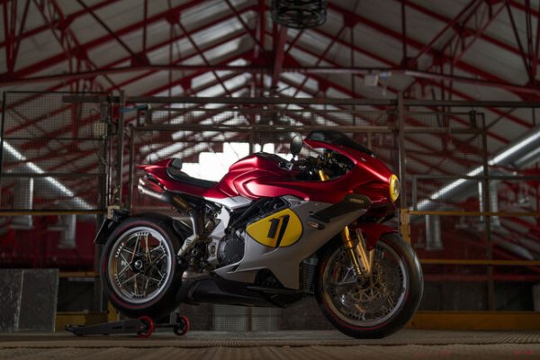 MV Agusta Superveloce 1000 Ago {JPEG}