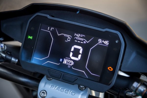 Piaggio One Active 125 compteur LCD {JPEG}