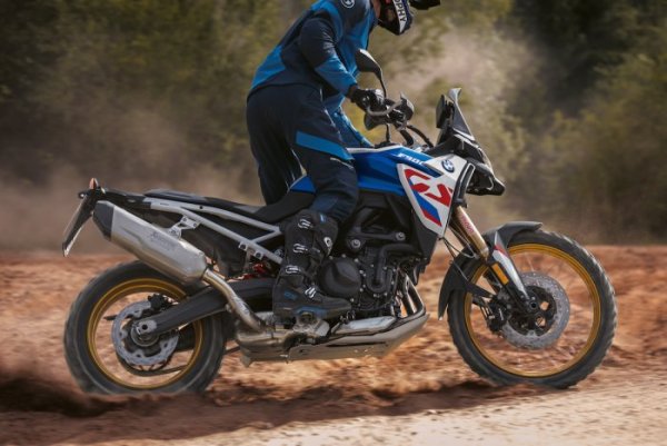 BMW F 900 GS 2024 {JPEG}