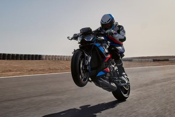 BMW M 1000 R 2025 {JPEG}