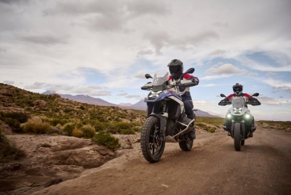 BMW R 1300 GS {JPEG}