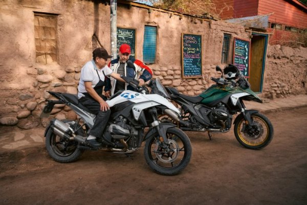 BMW R 1300 GS {JPEG}