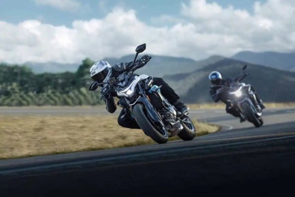 CFMoto 675 NK 2025 {JPEG}